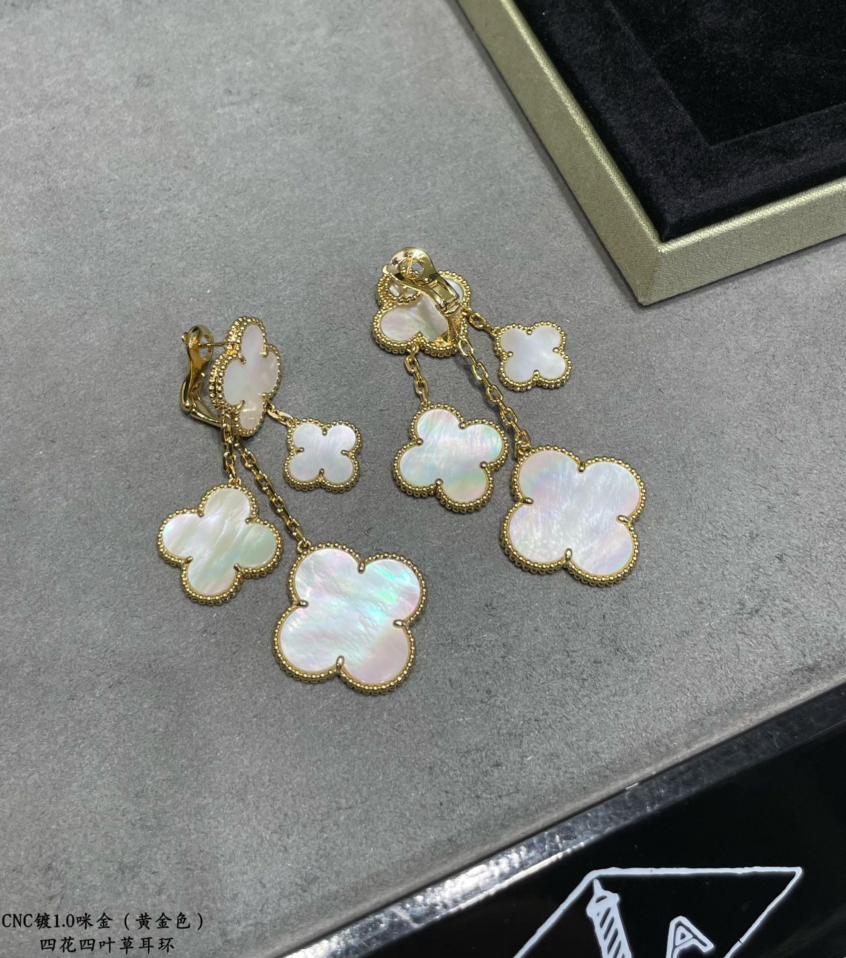 V*n Cl**f & Arpels High-grade white fritillary four-flower four-leaf clover Earrings