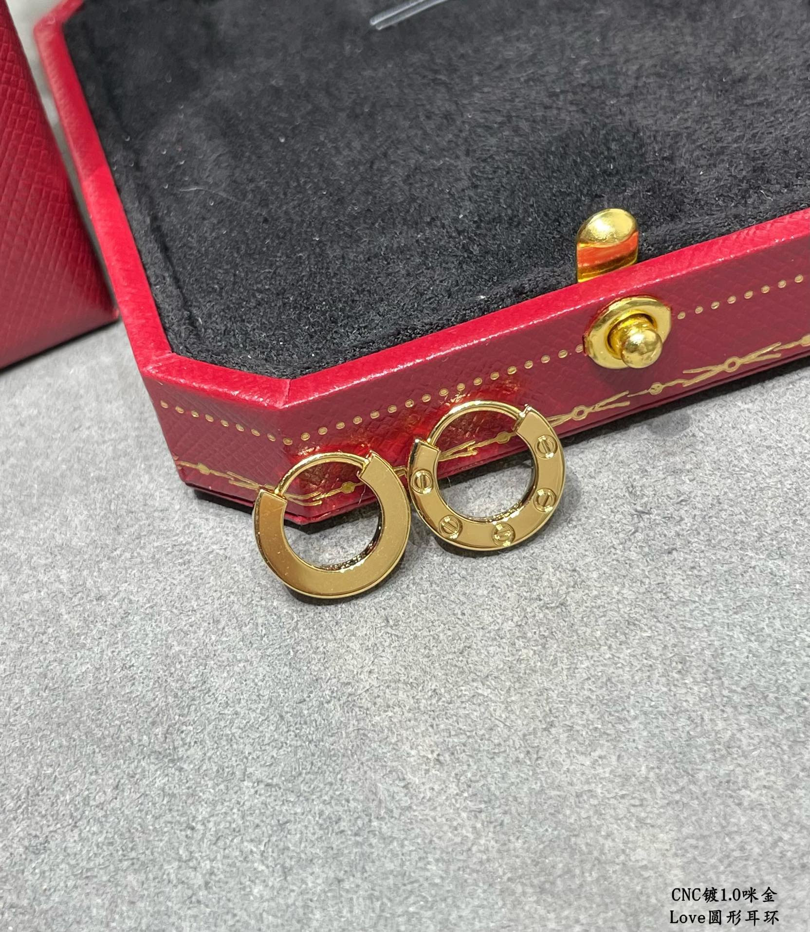 Ca*t1er LOVE glossy round earrings