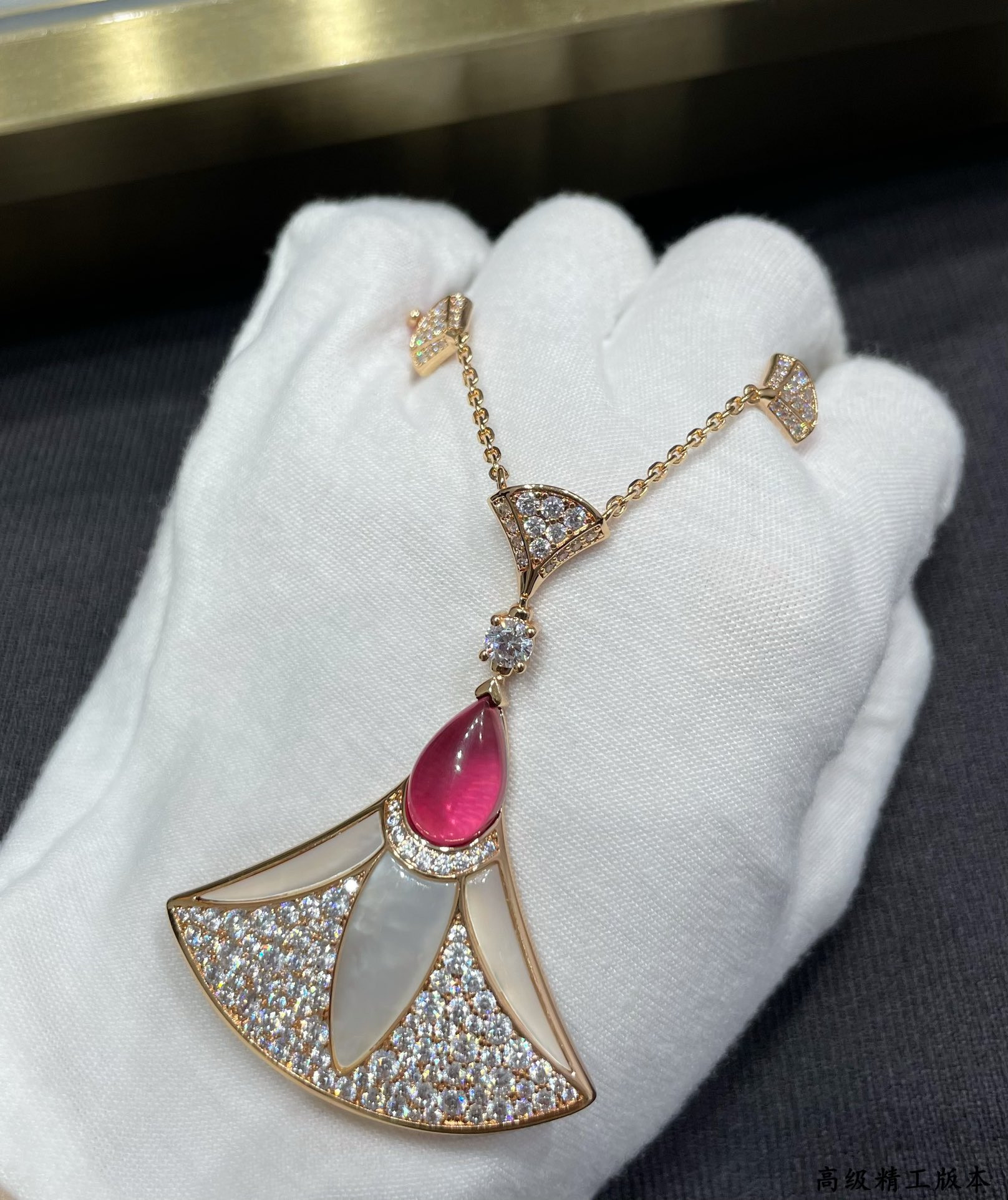 Bv1g*ai Roman fan Necklace