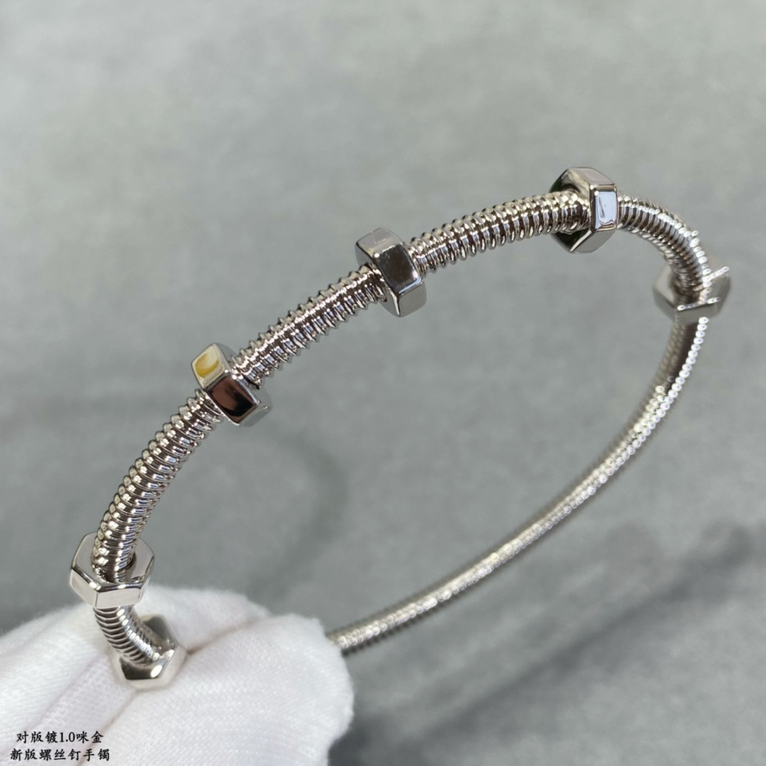 Ca*t1er Screw Bracelet