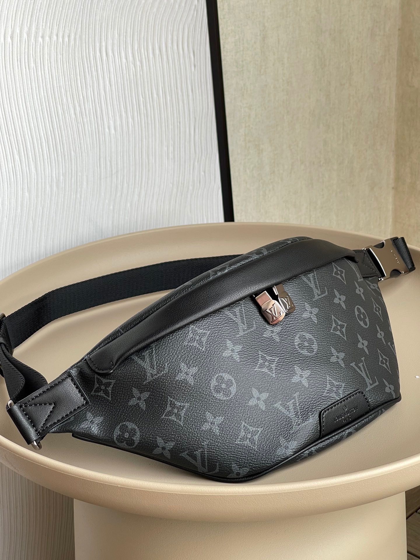 LV DISCOVERY BUMBAG PM M46035