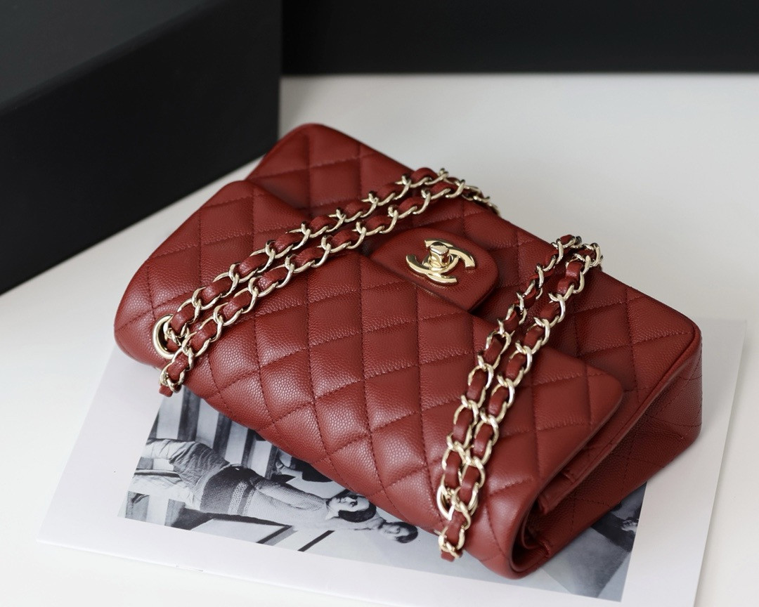 Ch**el Classic Handbag in Grained Litchi Pattern Calfskin & Gold-Tone Metal 15.5 × 25.5 × 6.5 cm