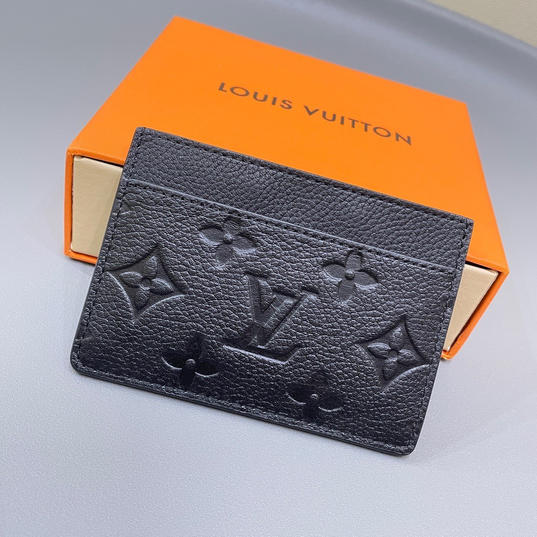 LV CARD HOLDER M81282
