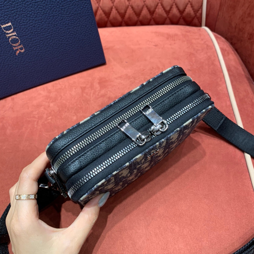 D10r POUCH WITH SHOULDER STRAP 17cm