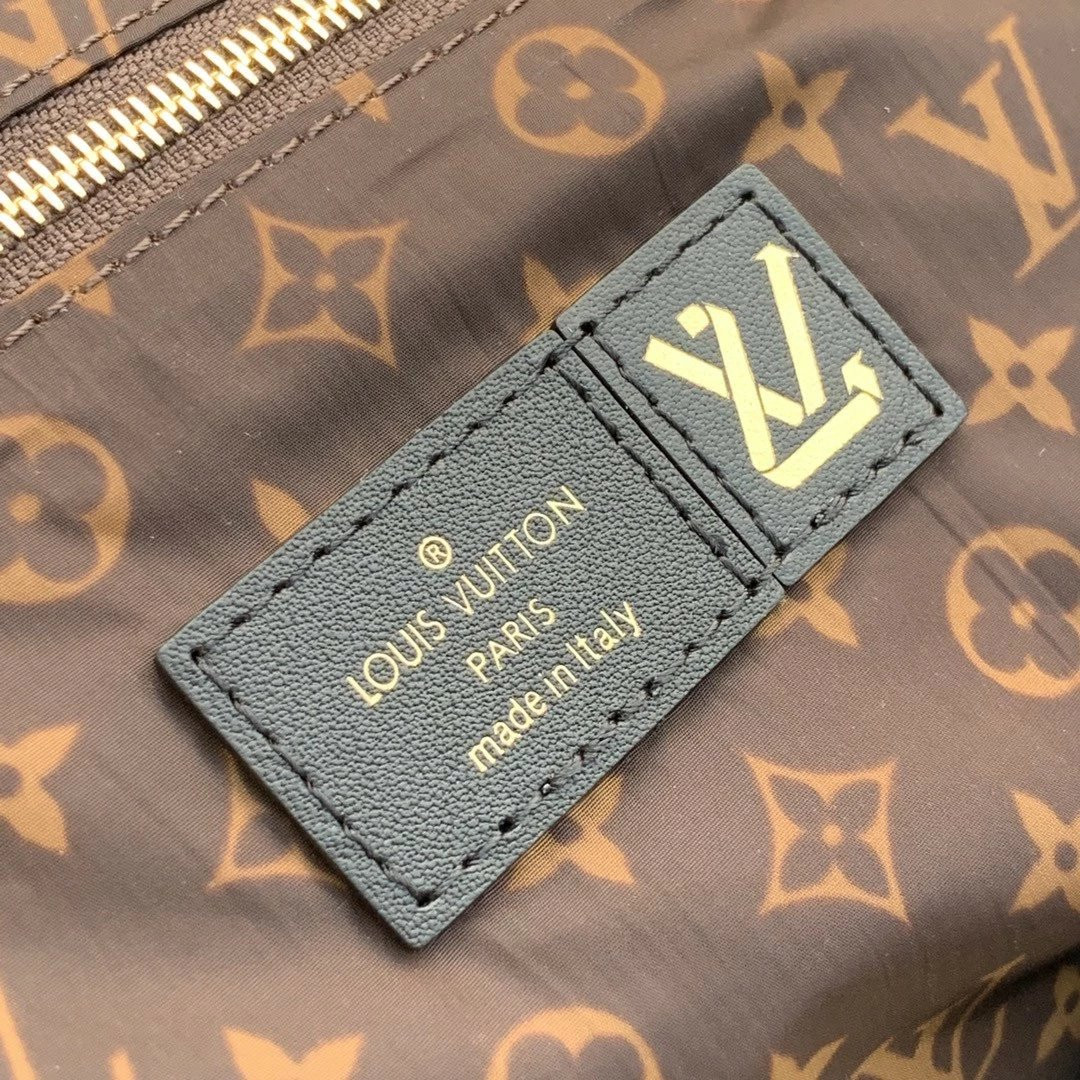 LV ONTHEGO GM M59005 16.1 x 13.4 x 7.5 inches