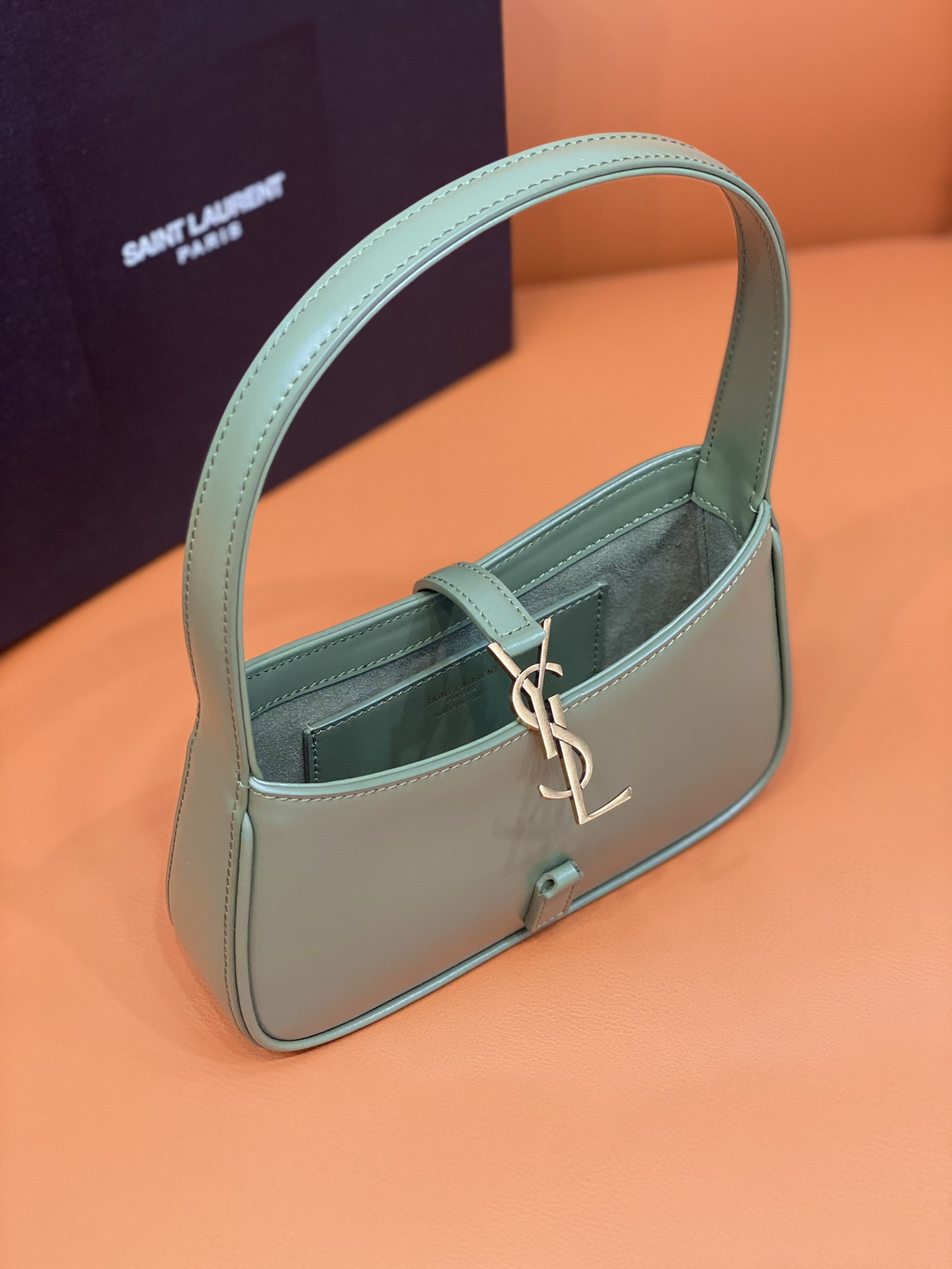 Y51 MINI LE 5 À 7 IN SMOOTH LEATHER 1 19 X 11.5 X 4.5 CM