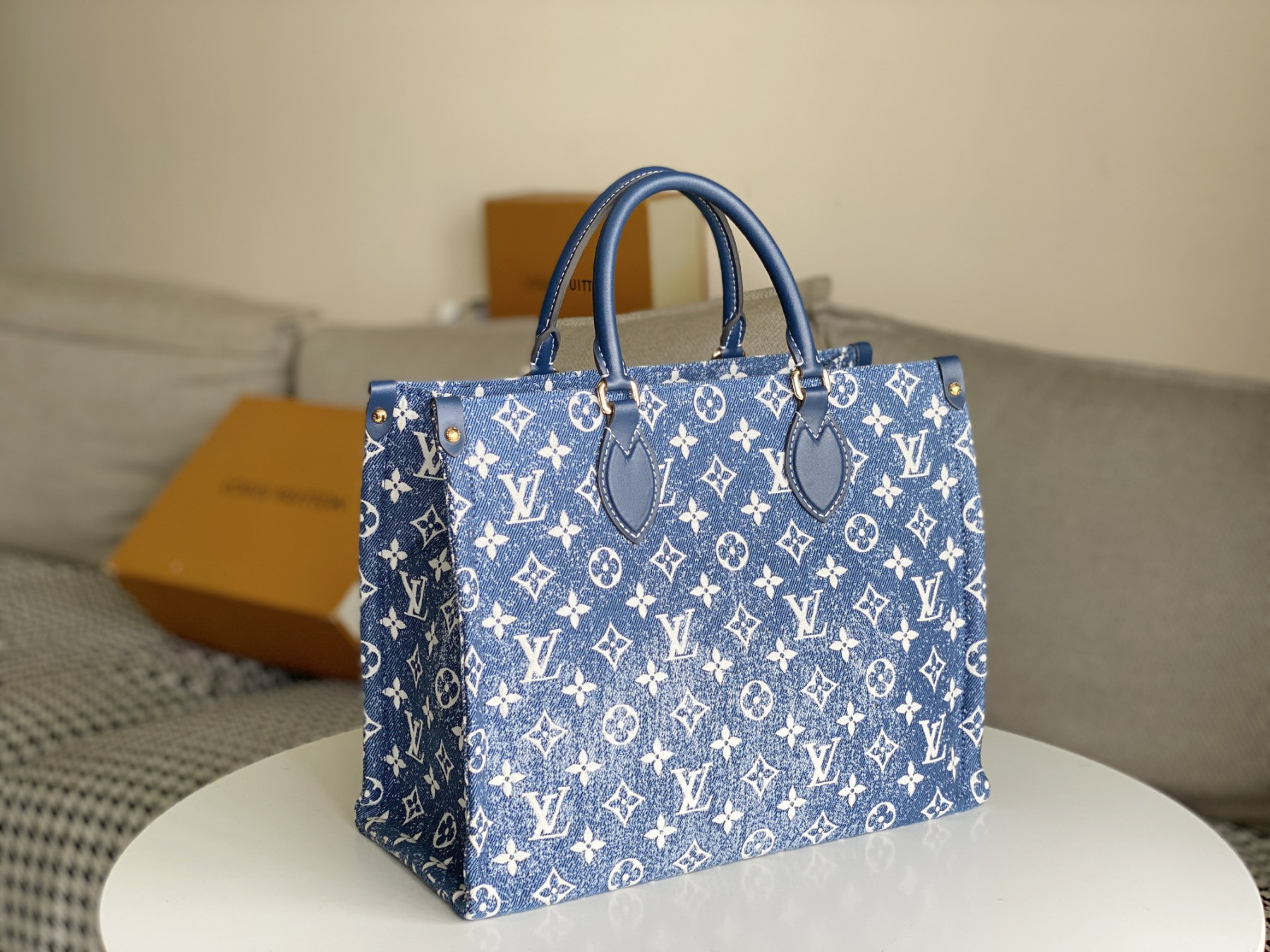 L0vis Vvtt0n OnTheGo MM M59608 35x27x14CM