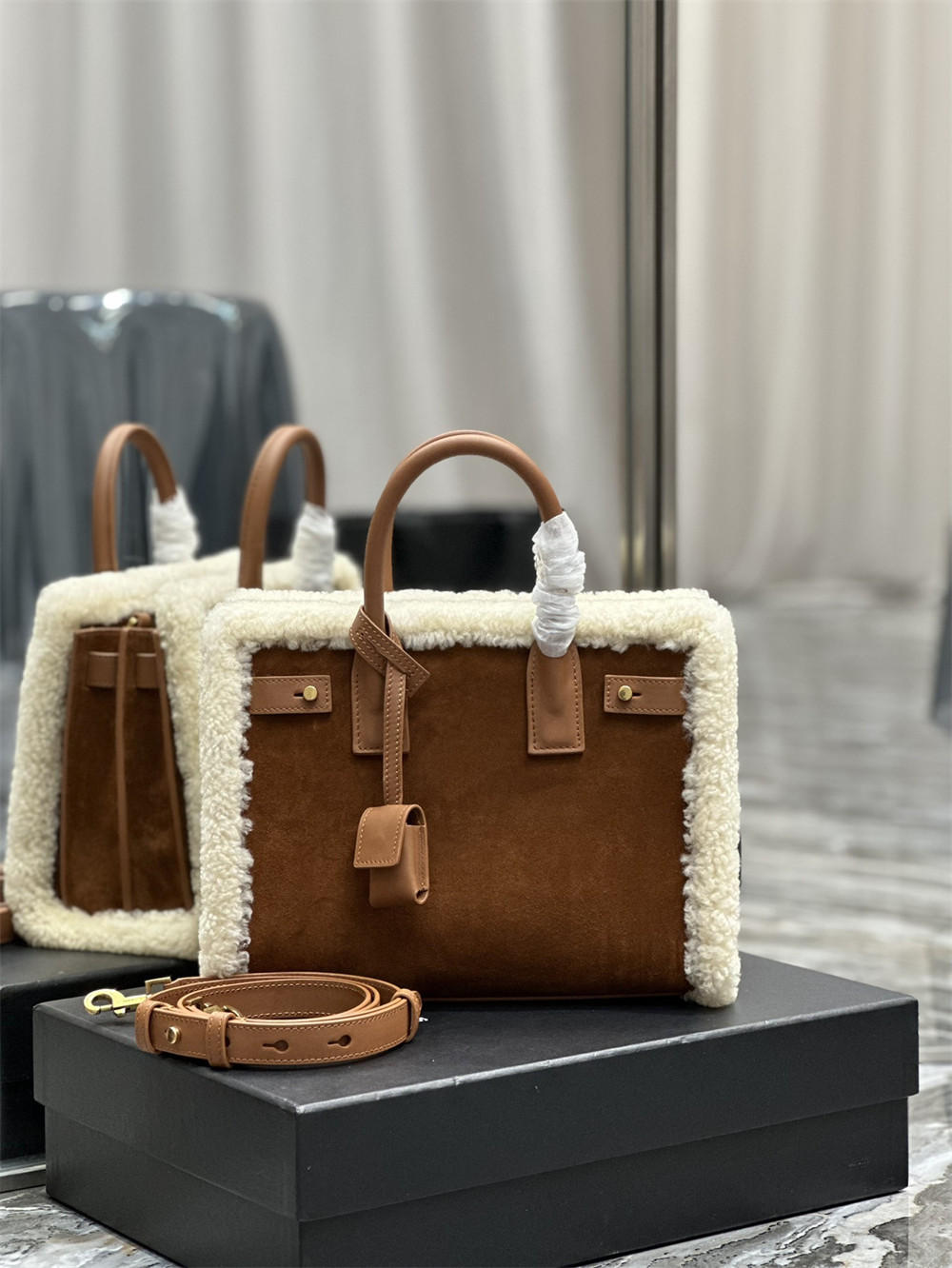 Y51 SAC DE JOUR S*pPLE SAMLL IN SUEDE AND SHEARLING DARK CIGAR AND NATURAL BEIGE