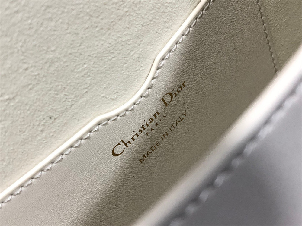 MEDIUM D10r BOBBY BAG Latte Box Calfskin