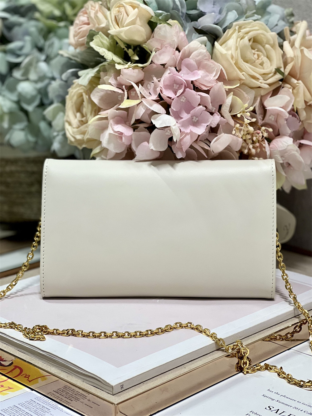 D10r BOBBY EAST-WEST POUCH WITH CHAIN Latte Smooth Calfskin White