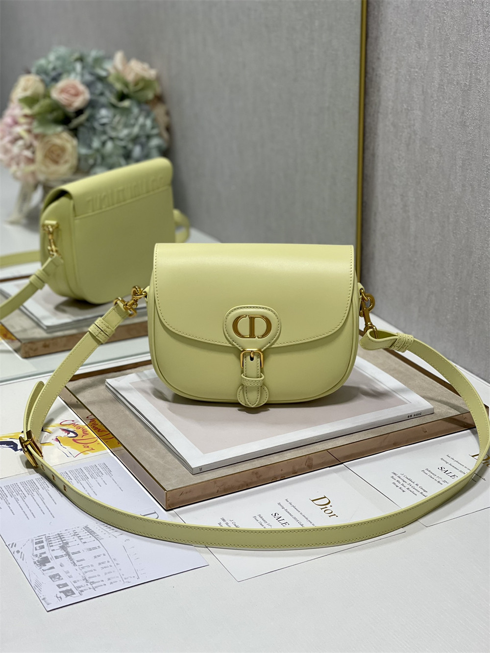 MEDIUM D10r BOBBY BAG Light Green Box Calfskin