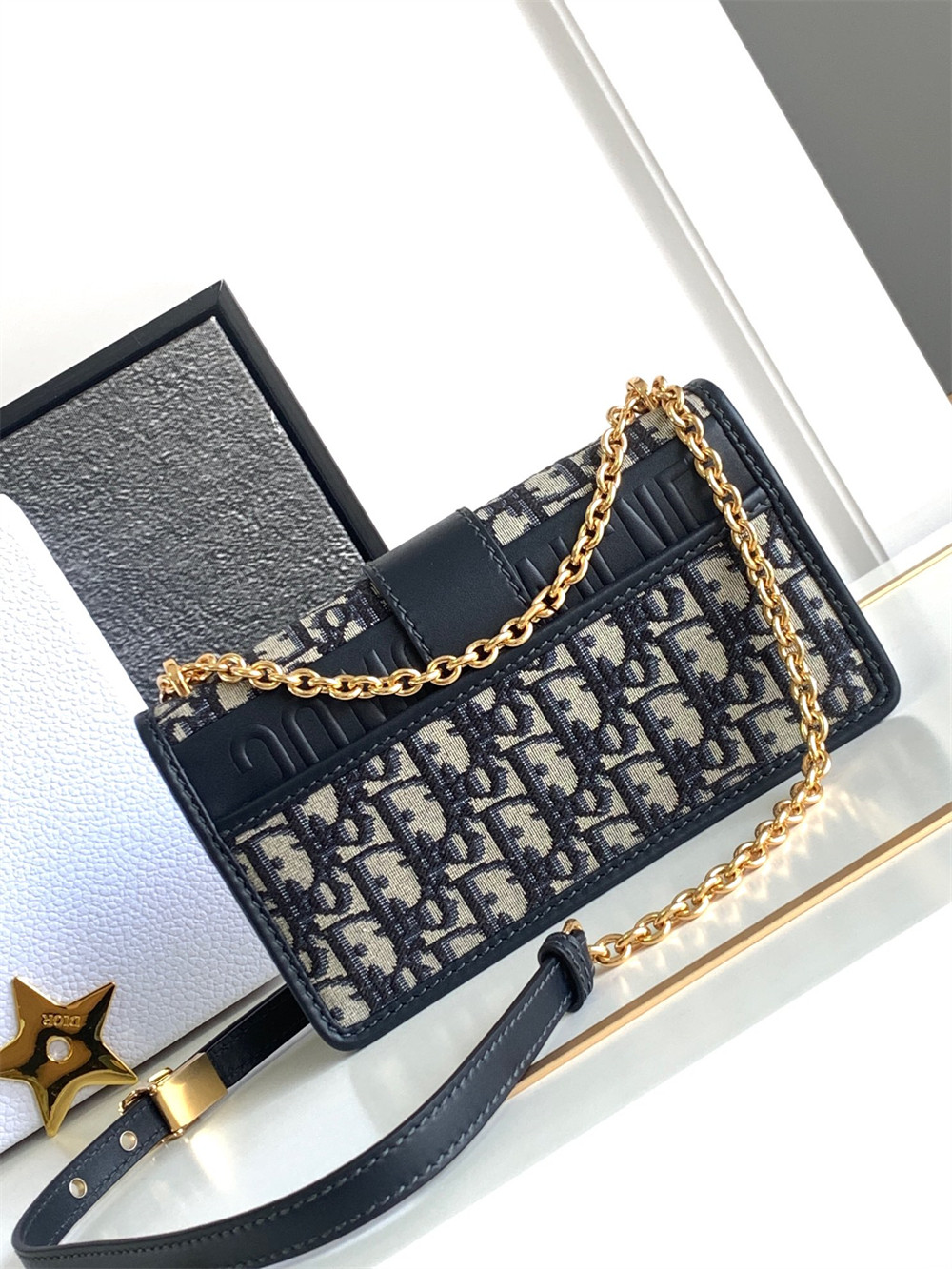 D10r 30 MONTAIGNE EAST-WEST BAG WITH CHAIN Blue D10r Oblique Jacquard 21 x 12 x 6 cm / 8.5 x 4.5 x 2.5 inches