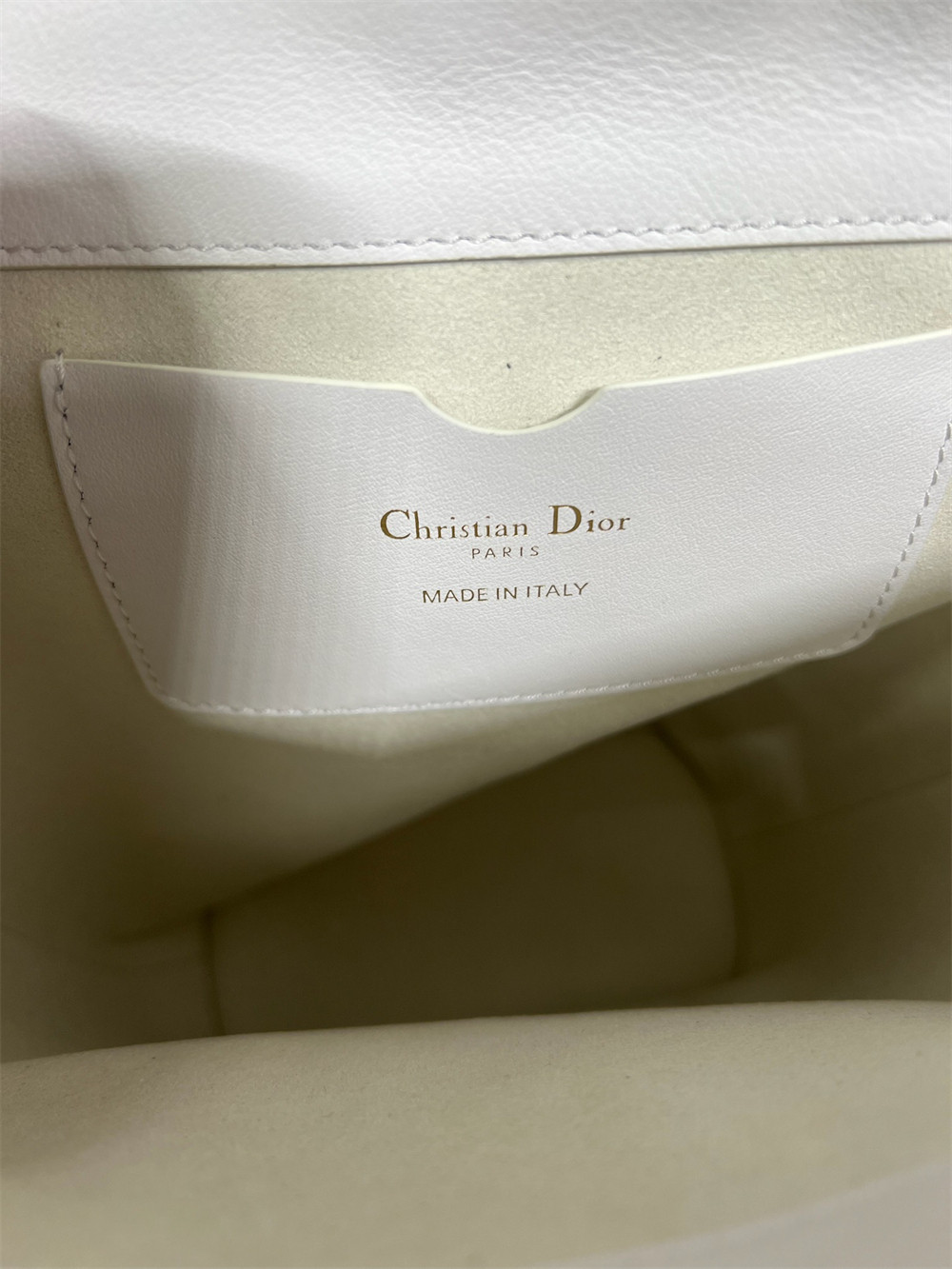 D10r 30 Montaigne Large Chain Bucket Bag White