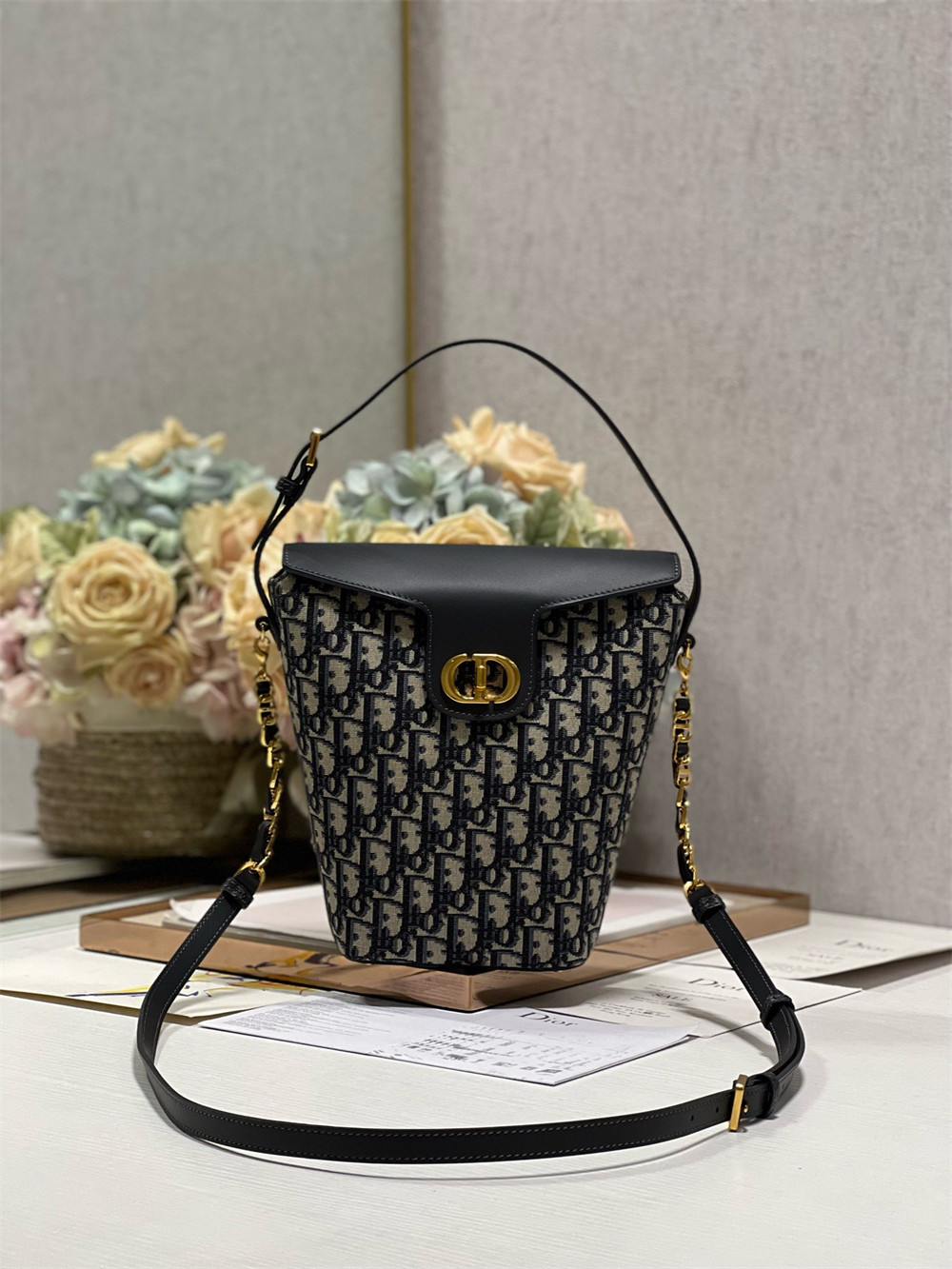 D10r 30 Montaigne Large Chain Bucket Bag Oblique Jacquard and Calfskin