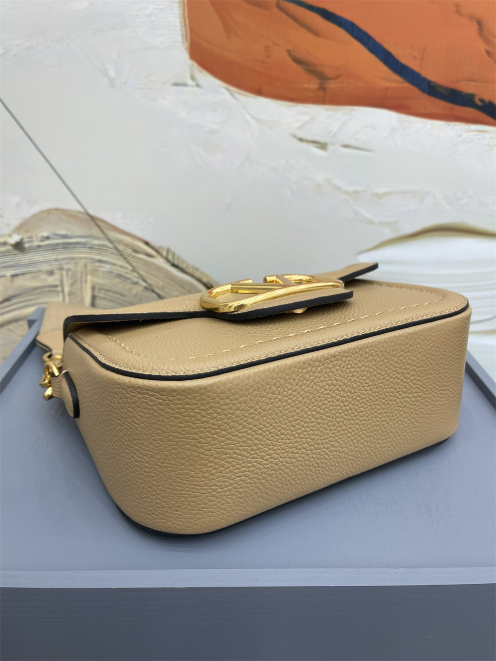 Va1e*ntin0 GARAVANI ALLTIME GRAINY CALFSKIN SHOULDER BAG APRICOT