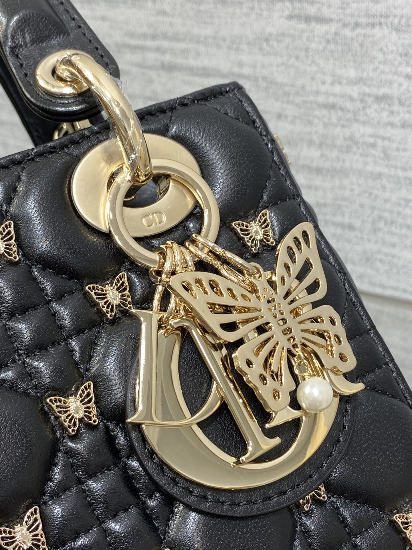 SMALL LADY D10r Black with Butterfly Studs