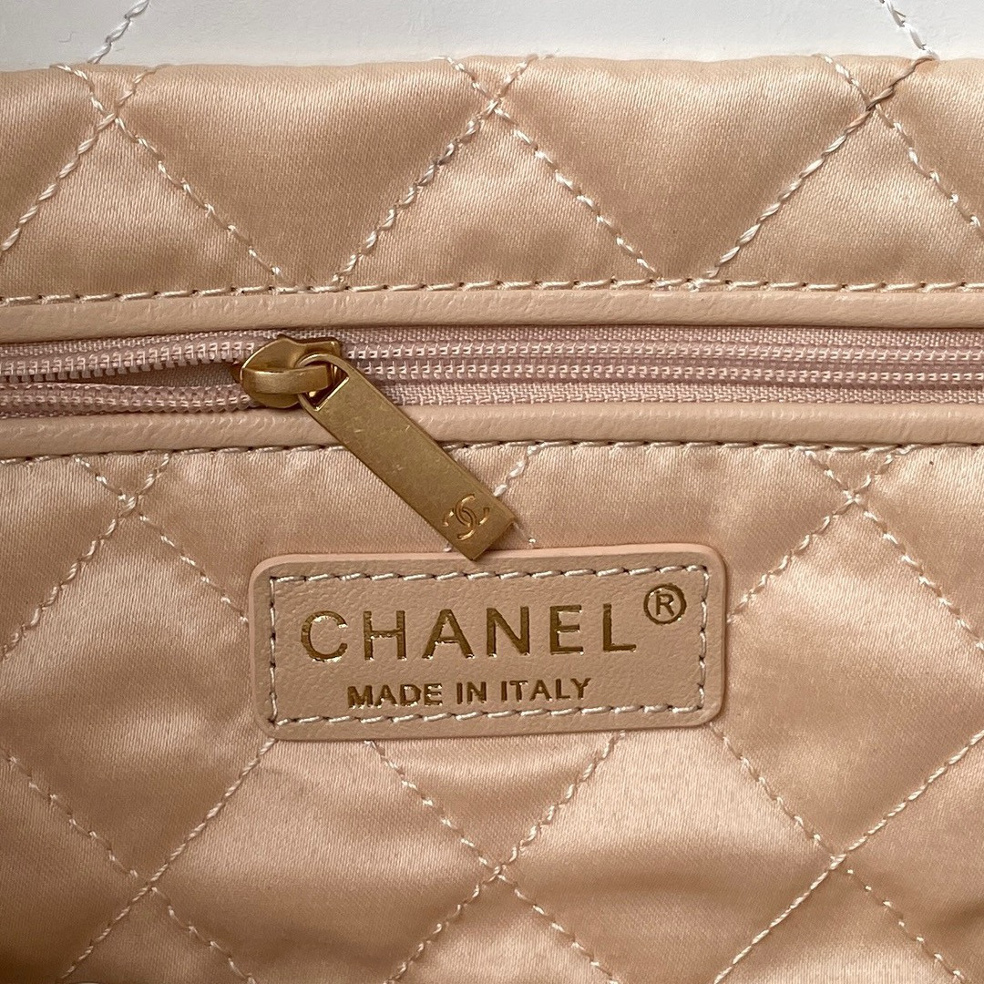 Ch**el 22 HANDBAG Shiny Calfskin white 30×45×8cm