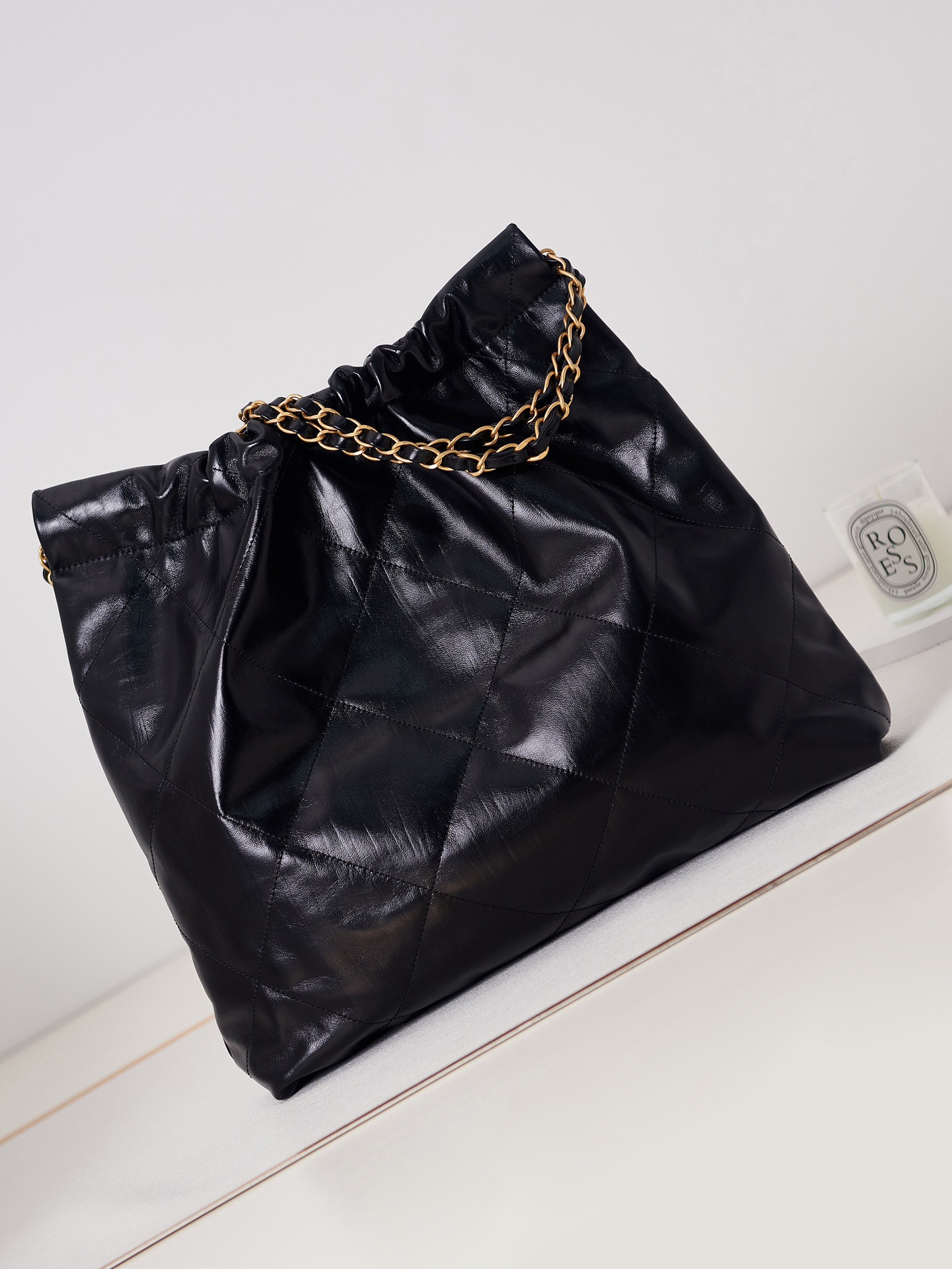 Ch**el 22 HANDBAG Shiny Calfskin & Gold-Tone Metal Black 15.2×16.4×3.1 in