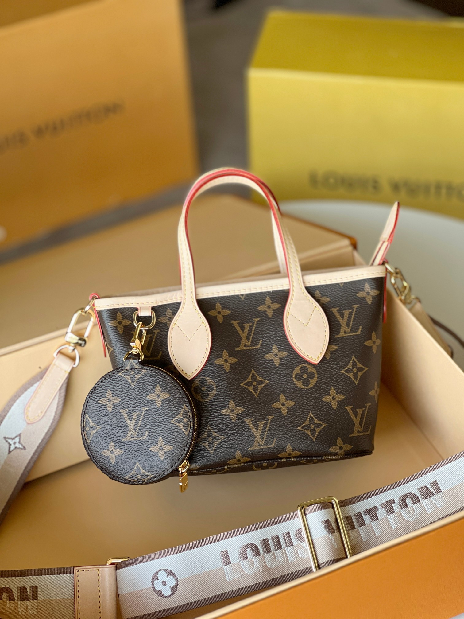 LV Neverfull BB M46705
