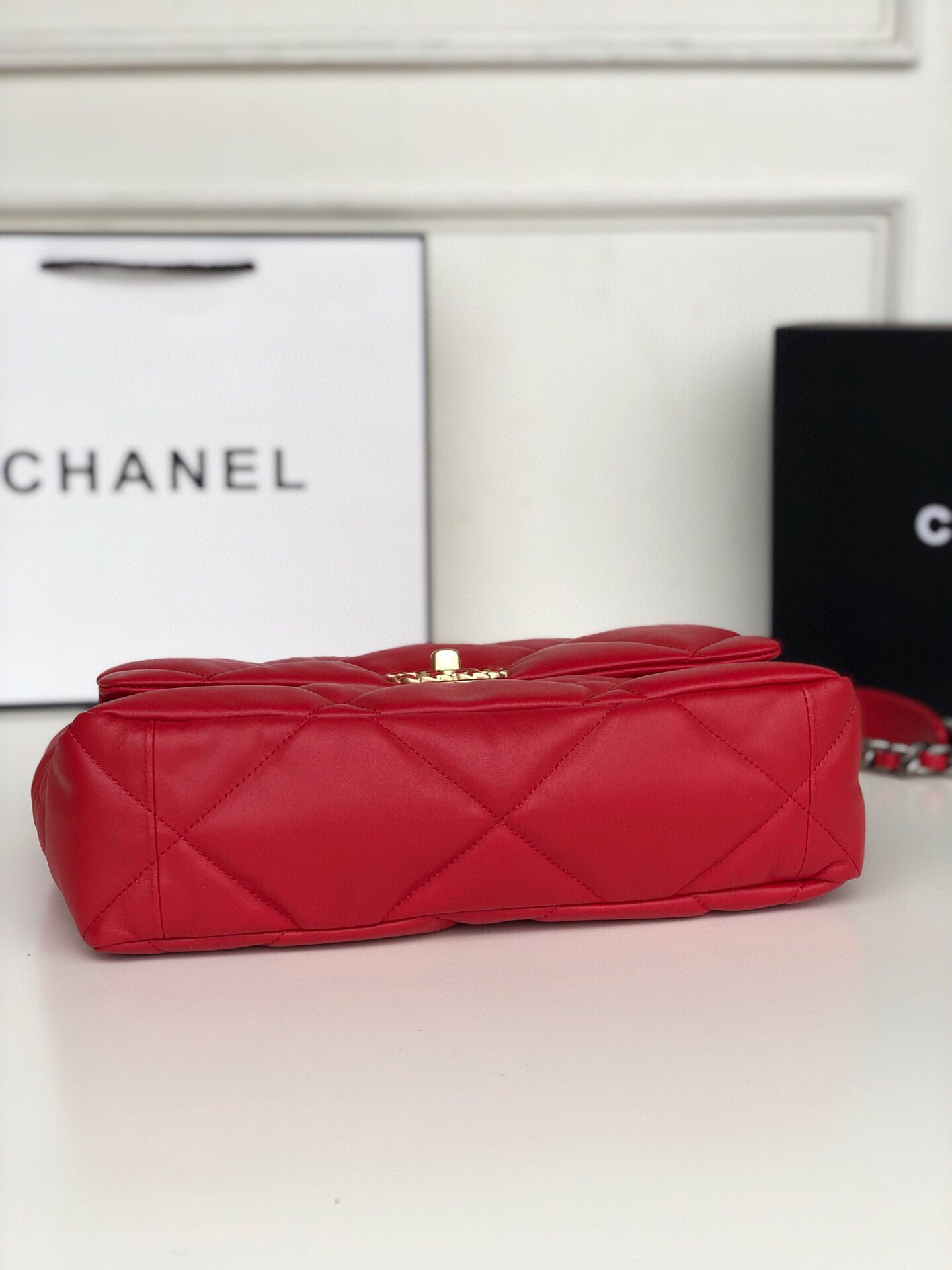 Ch**el 19 LARGE HANDBAG Shiny Leather, Gold-Tone, Silver-Tone & Ruthenium-Finish Metal Red 7.8 × 11.7 × 3.9 in