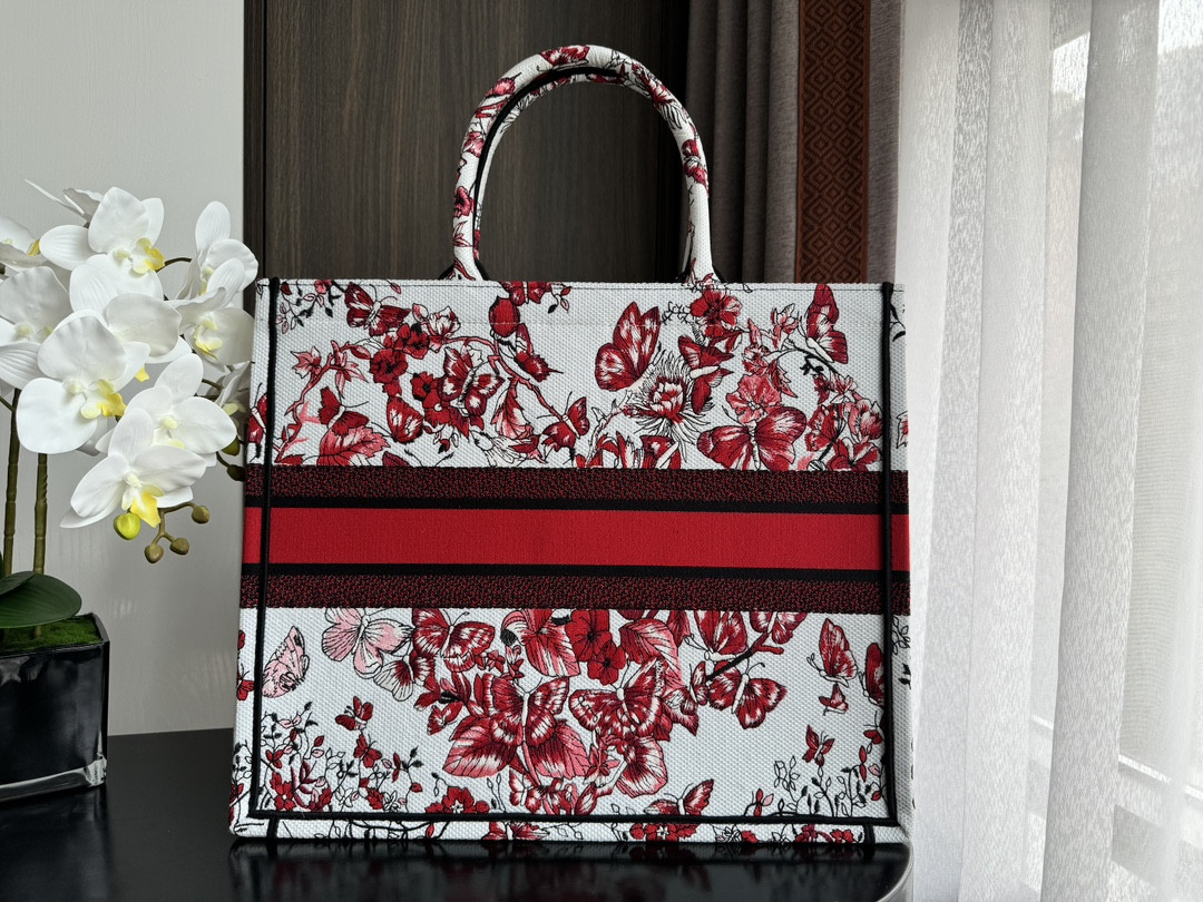 Large D10r BOOK TOTE WHITE AND RED LE CŒUR DES PAPILLONS EMBROIDERY 16.5 x 14 x 7.5 inches