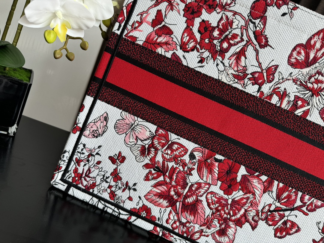 Large D10r BOOK TOTE WHITE AND RED LE CŒUR DES PAPILLONS EMBROIDERY 16.5 x 14 x 7.5 inches