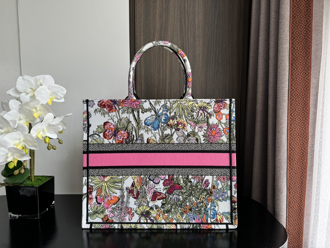 Large D10r BOOK TOTE WHITE MULTICOLOR MEXICO MILLEFIORI EMBROIDERY 16.5 x 14 x 7.5 inches