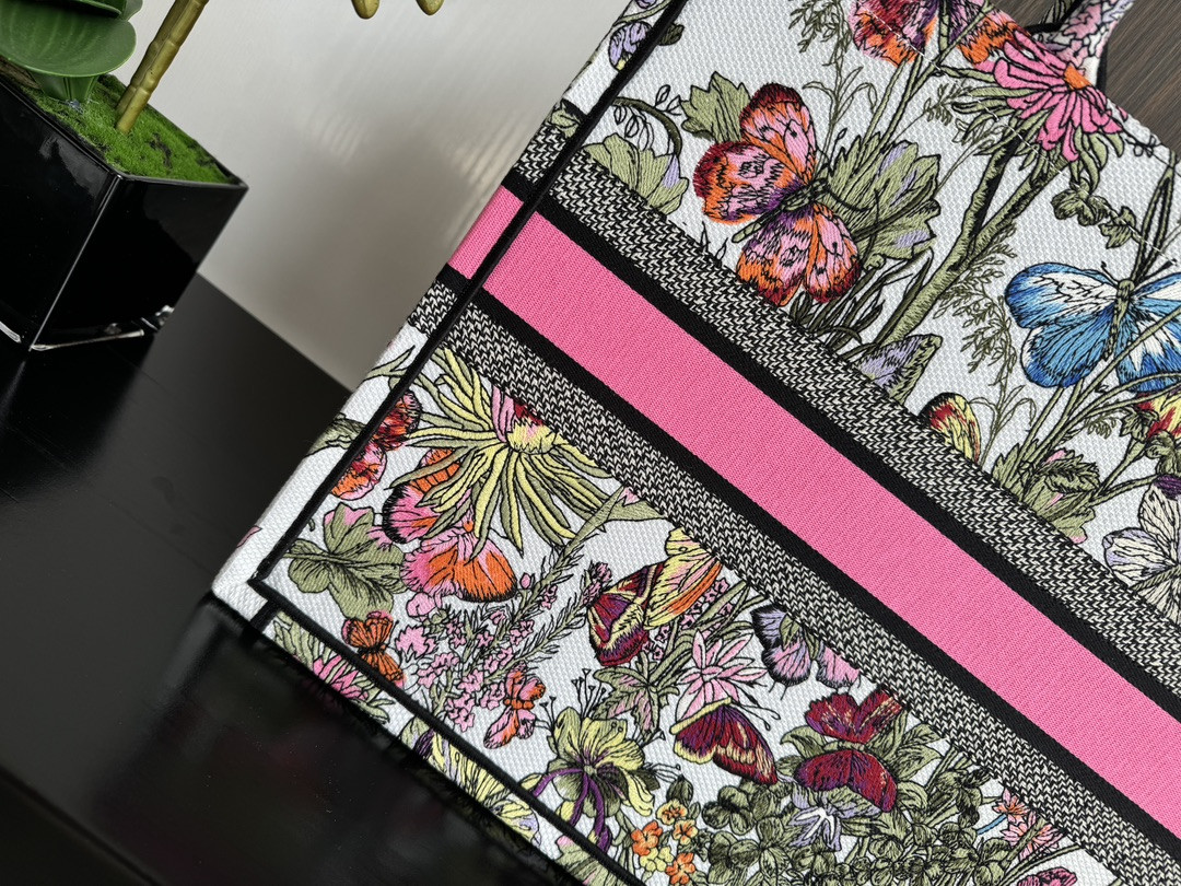Large D10r BOOK TOTE WHITE MULTICOLOR MEXICO MILLEFIORI EMBROIDERY 16.5 x 14 x 7.5 inches