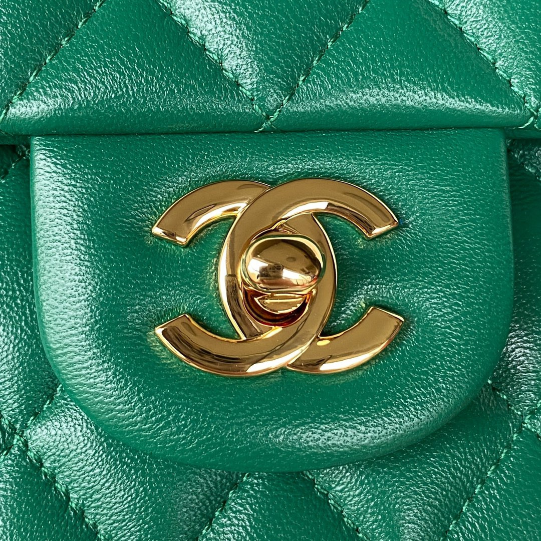 Ch**el CLASSIC HANDBAG GRAINED SHINY CALFSKIN & GOLD-TONE METAL GREEN 6 × 9.9 × 2.5 in