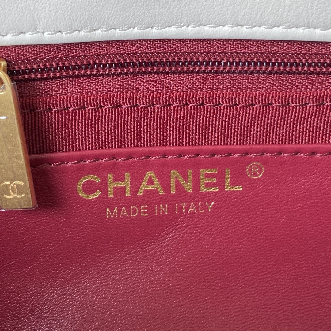 Ch**el SMALL CLASSIC HANDBAG GRAINED SHINY CALFSKIN & Gold-TONE METAL white 5.7 × 9 × 2.3 IN