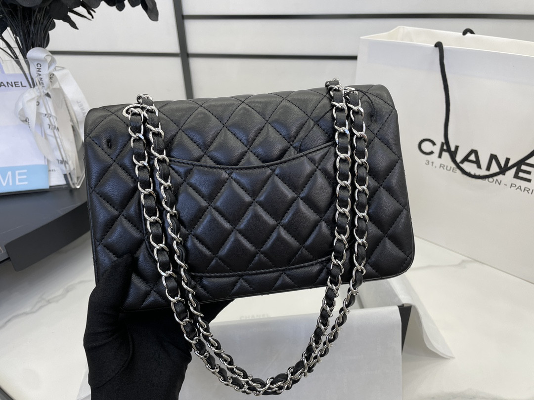 Ch**el SMALL CLASSIC HANDBAG Grained Shiny Calfskin & Silver-Tone Metal Black 5.7 × 9 × 2.3 in