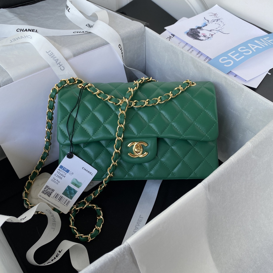 Ch**el SMALL CLASSIC HANDBAG Grained SHINY Calfskin & Gold-Tone Metal Green 5.7 × 9 × 2.3 in