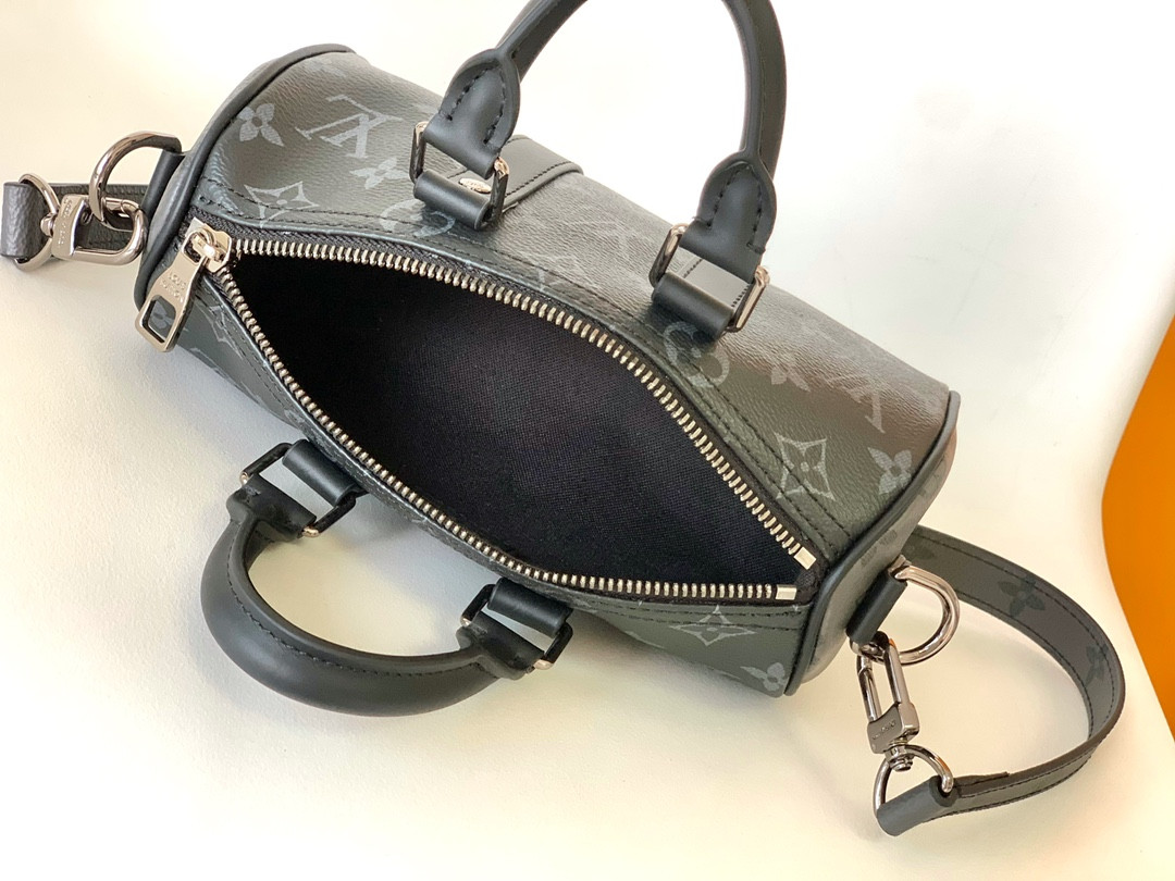 L0vis Vvtt0n Keepall XS Monogram Eclipse Reverse Black M45947 21 x 12 x 9 CM