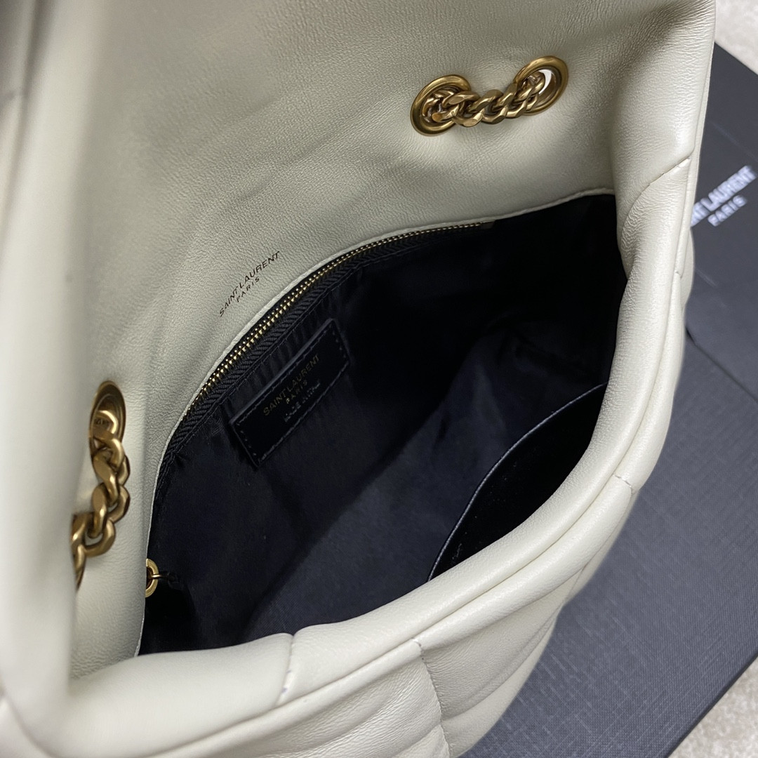 Y51 PUFFER IN LEATHER WHITE 23 X 15.5 X 5.8 CM