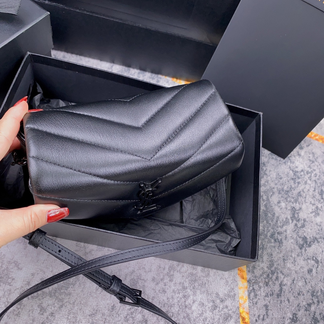 Y51 TOY LOULOU IN QUILTED LEATHER ALL BLACK 7.9 X 5.5 X 3 INCHES