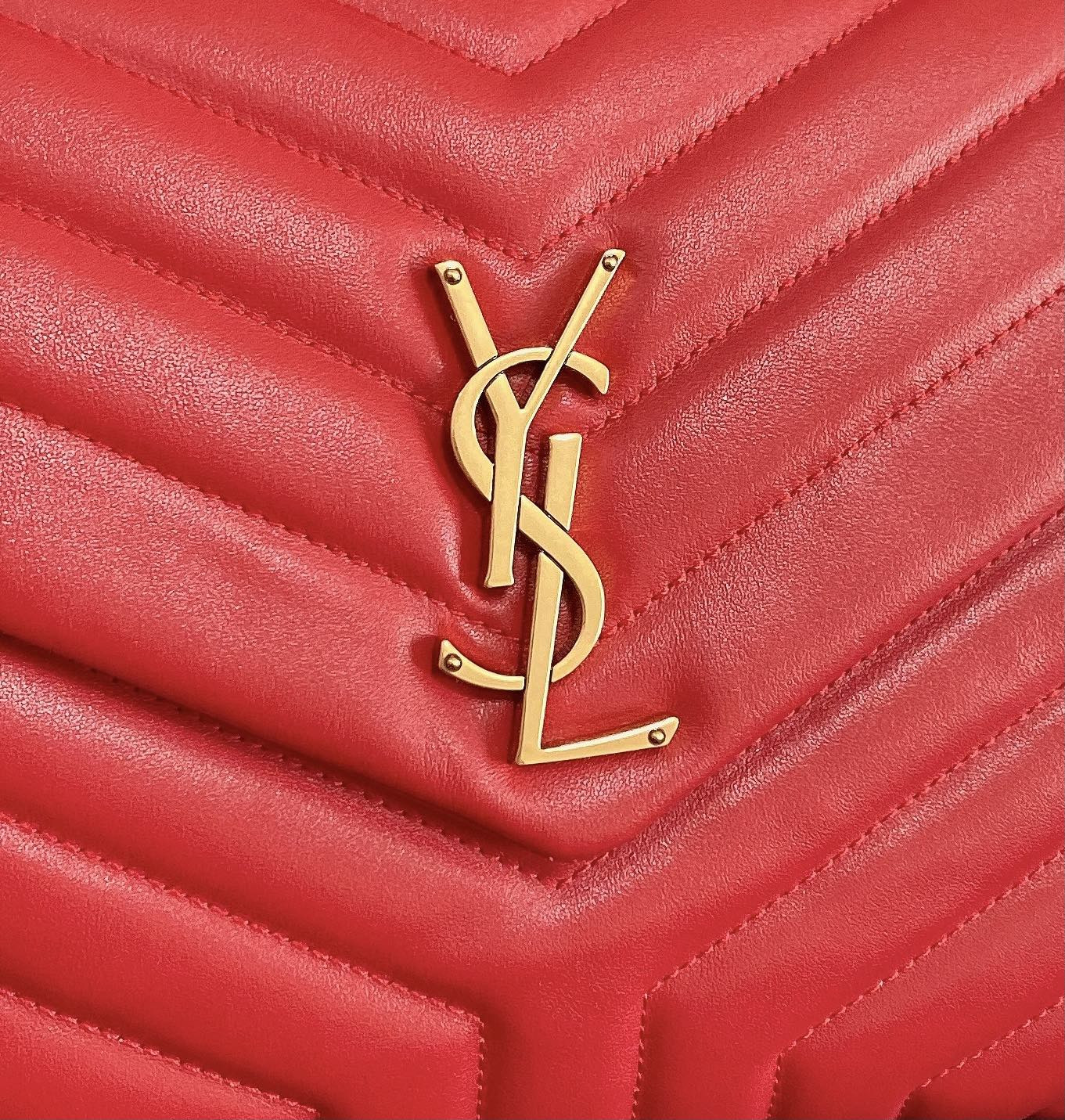 Y51 LOULOU MEDIUM IN QUILTED LEATHER RED 12.5 X 8.6 X 3.5 INCHES