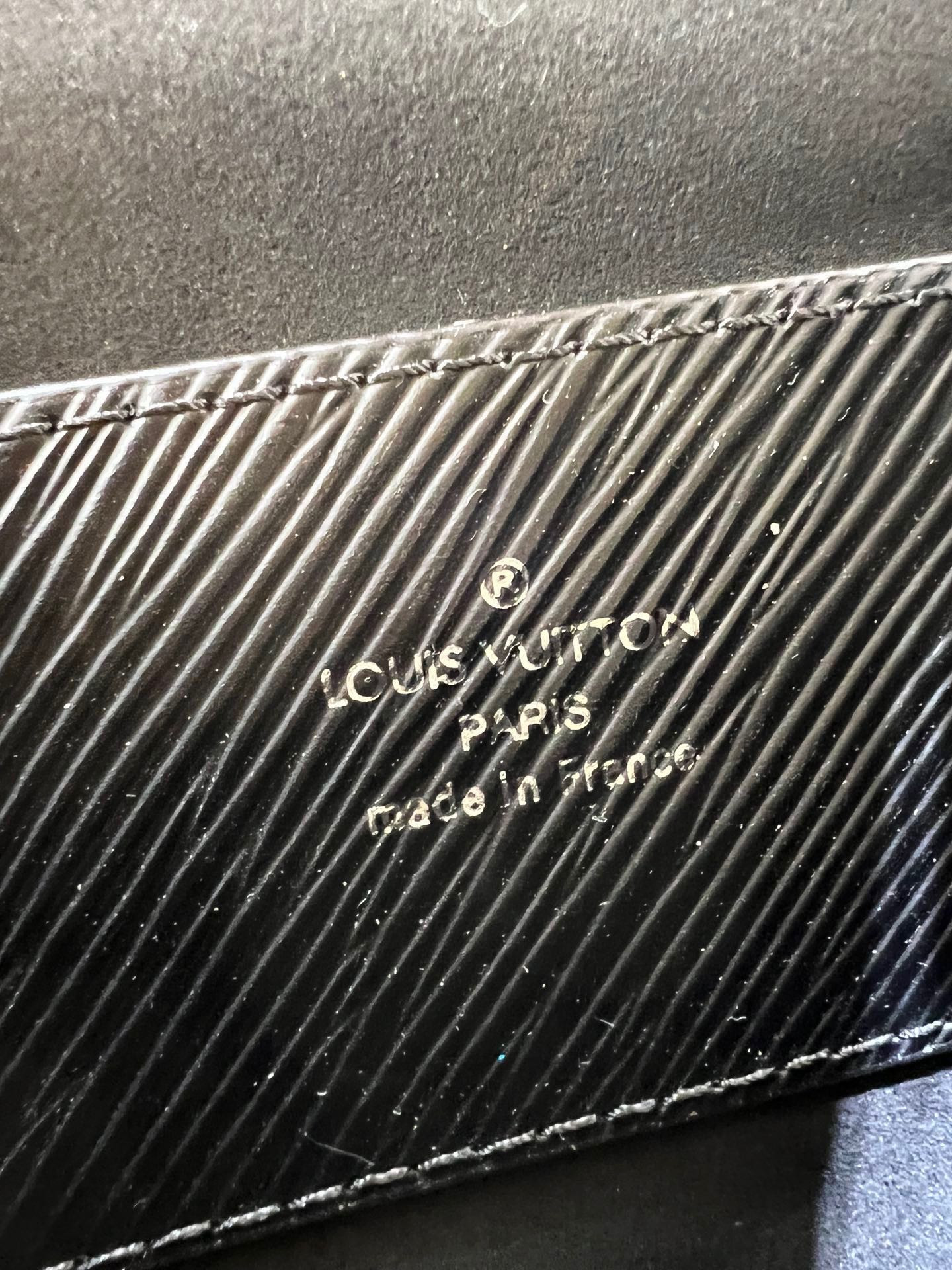 L0vis Vvtt0n Twist MM Black 9.1 x 6.7 x 3.7 inches