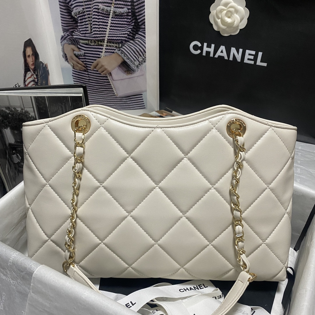 Ch**el Shiny Leather Large Shopper Tote White 33×21×7.5 cm