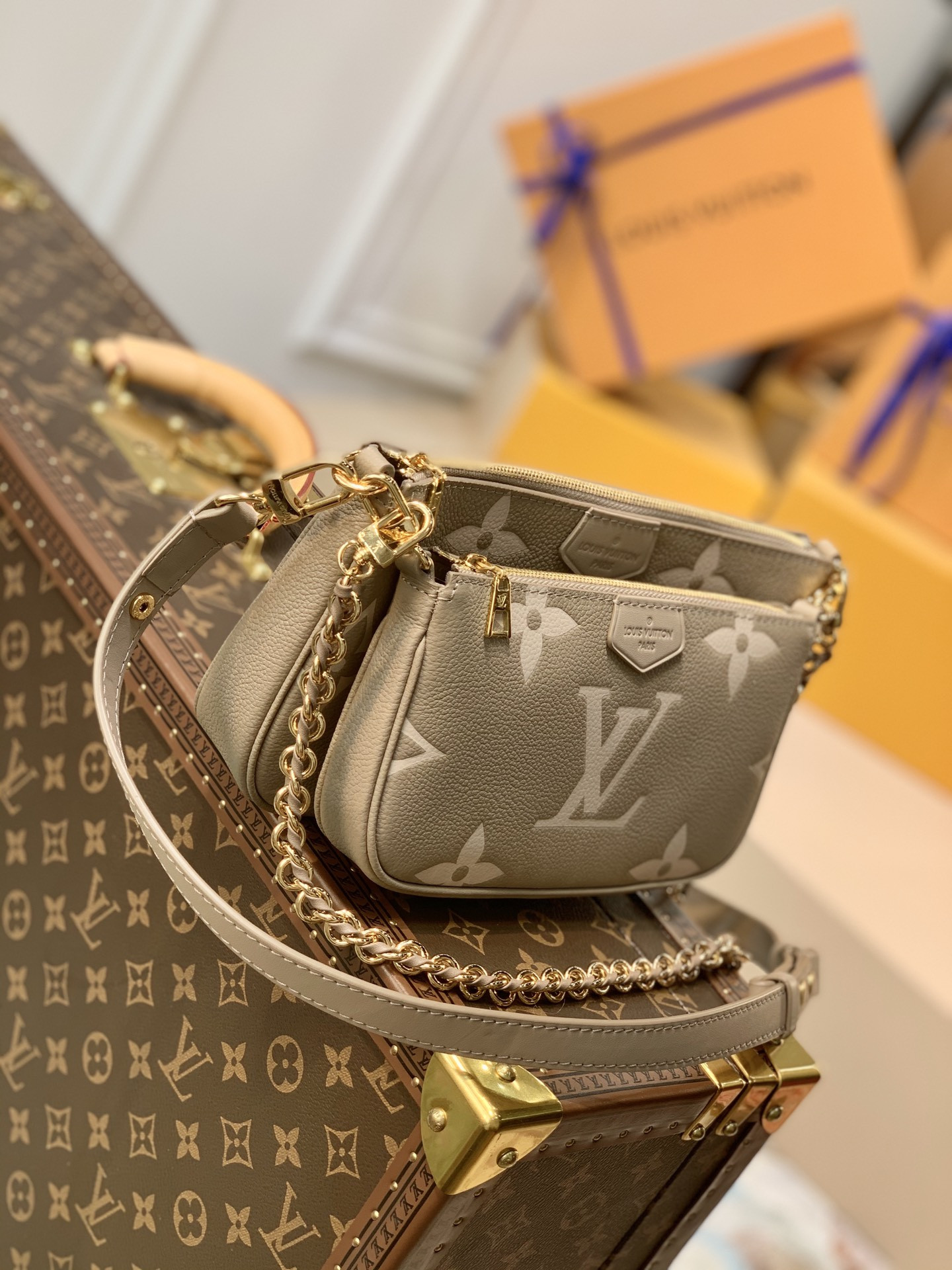L0vis Vvtt0n Multi Pochette Accessoires 9.4 x 5.3 x 1.6 inches