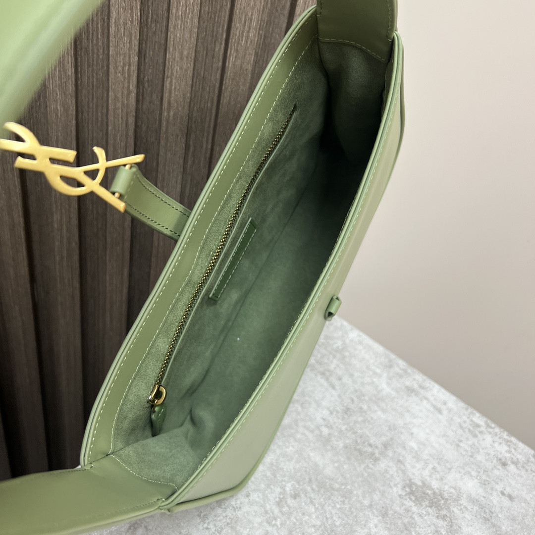 Y51 LE 5 À 7 IN SMOOTH LEATHER GREEN 9 X 6.3 X 2.5 INCHES
