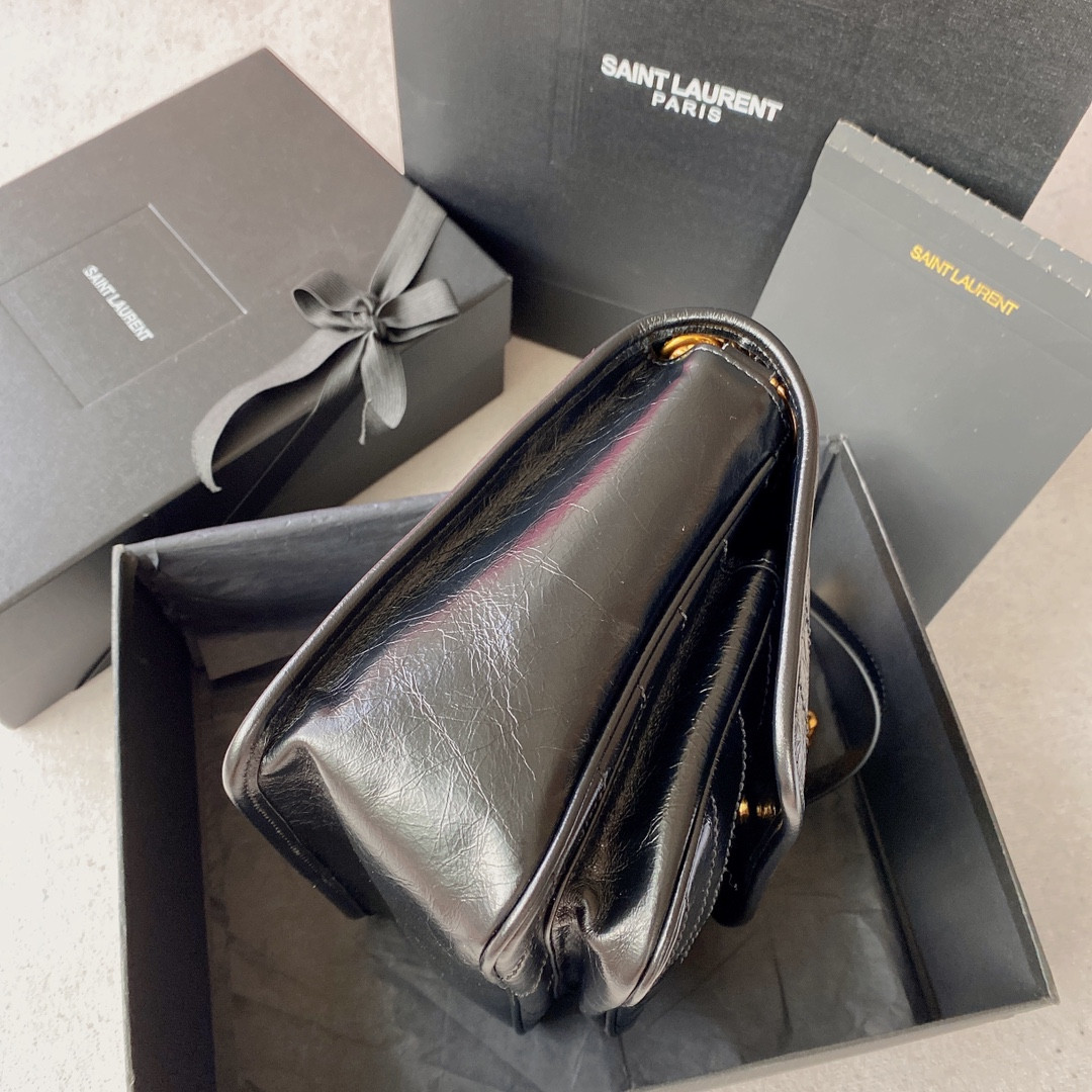 Y51 NIKI MEDIUM IN VINTAGE LEATHER BLACK 11 X 7.8 X 3.3 INCHES