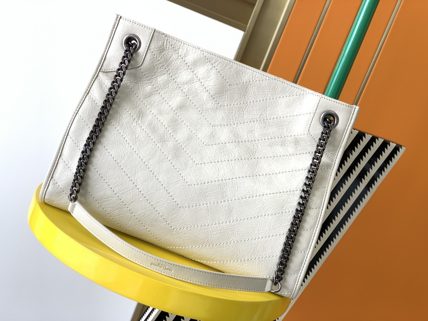 Y51 NIKI SHOPPING IN VINTAGE LEATHER WHITE 12.9 X 10.6 X 4.5 INCHES