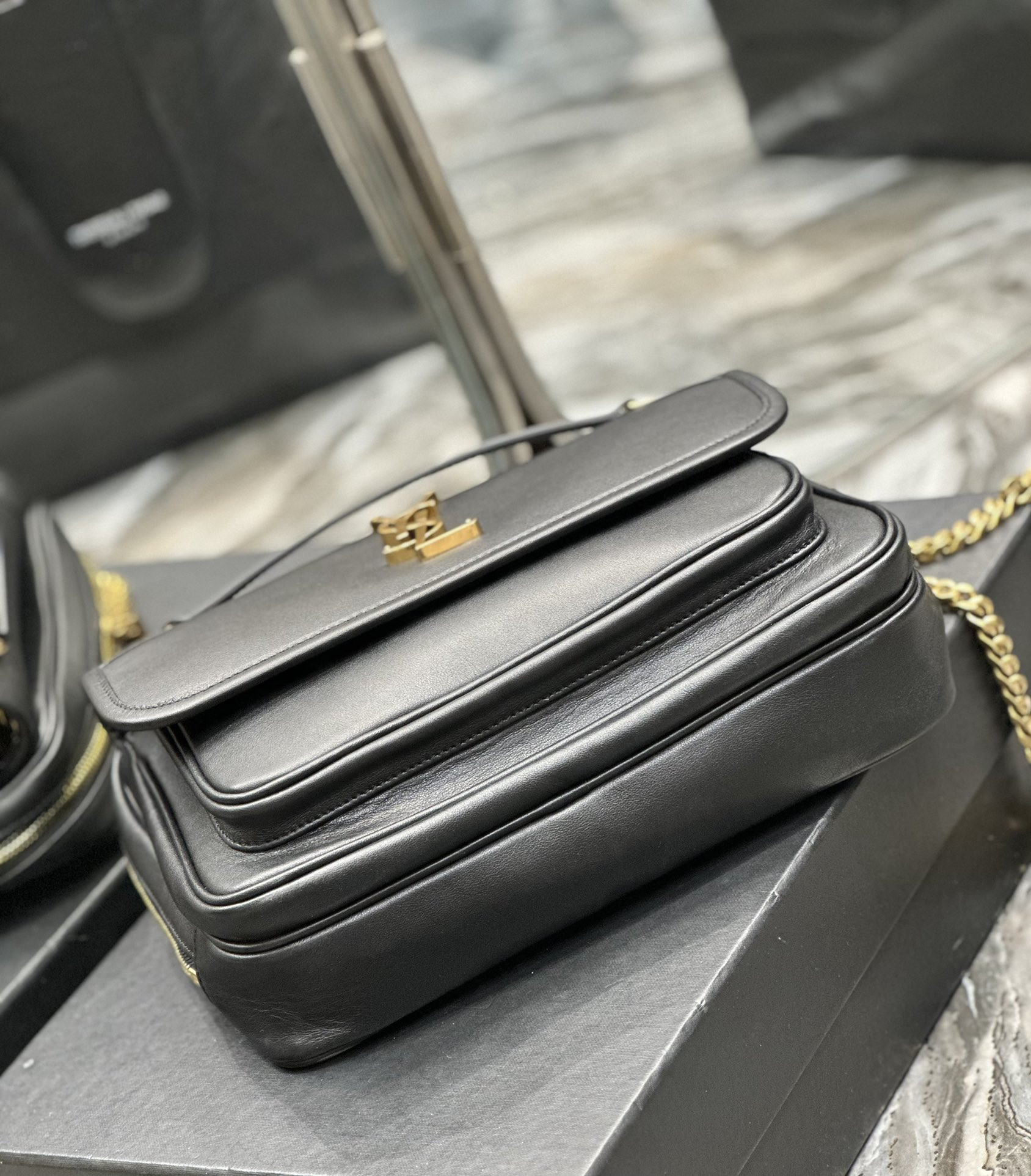 Y51 NIKI MEDIUM IN VINTAGE LEATHER BLACK GOLD 11 X 7.8 X 3.3 INCHES
