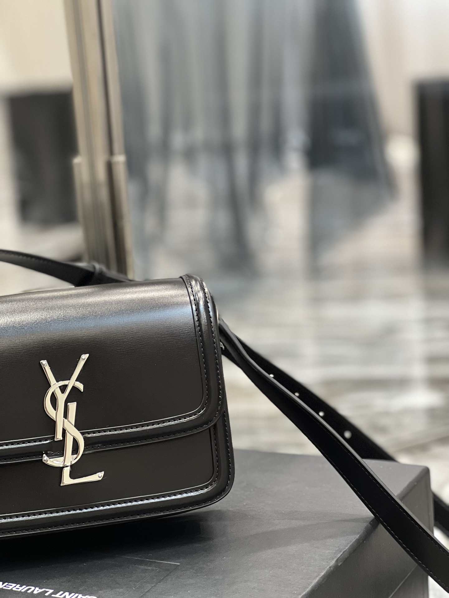 Y51 SOLFERINO SMALL IN GLAZED LEATHER  7.4 X 5.1 X 1.9 INCHES