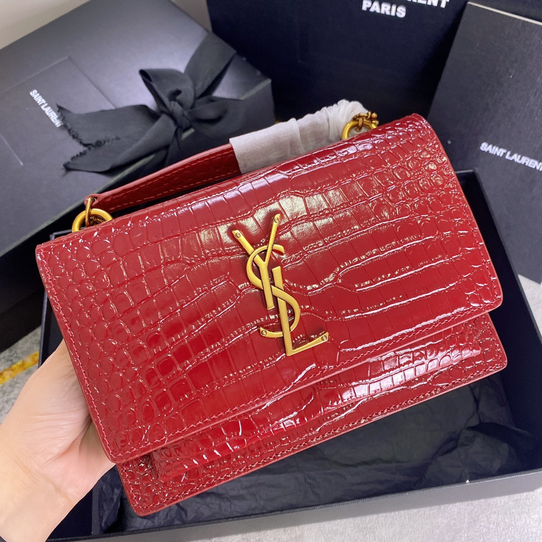 Y51 SUNSET CHAIN WALLET IN CROCODILE-EMBOSSED SHINY LEATHER RED 7.4 X 5.5 X 2.1 INCHES