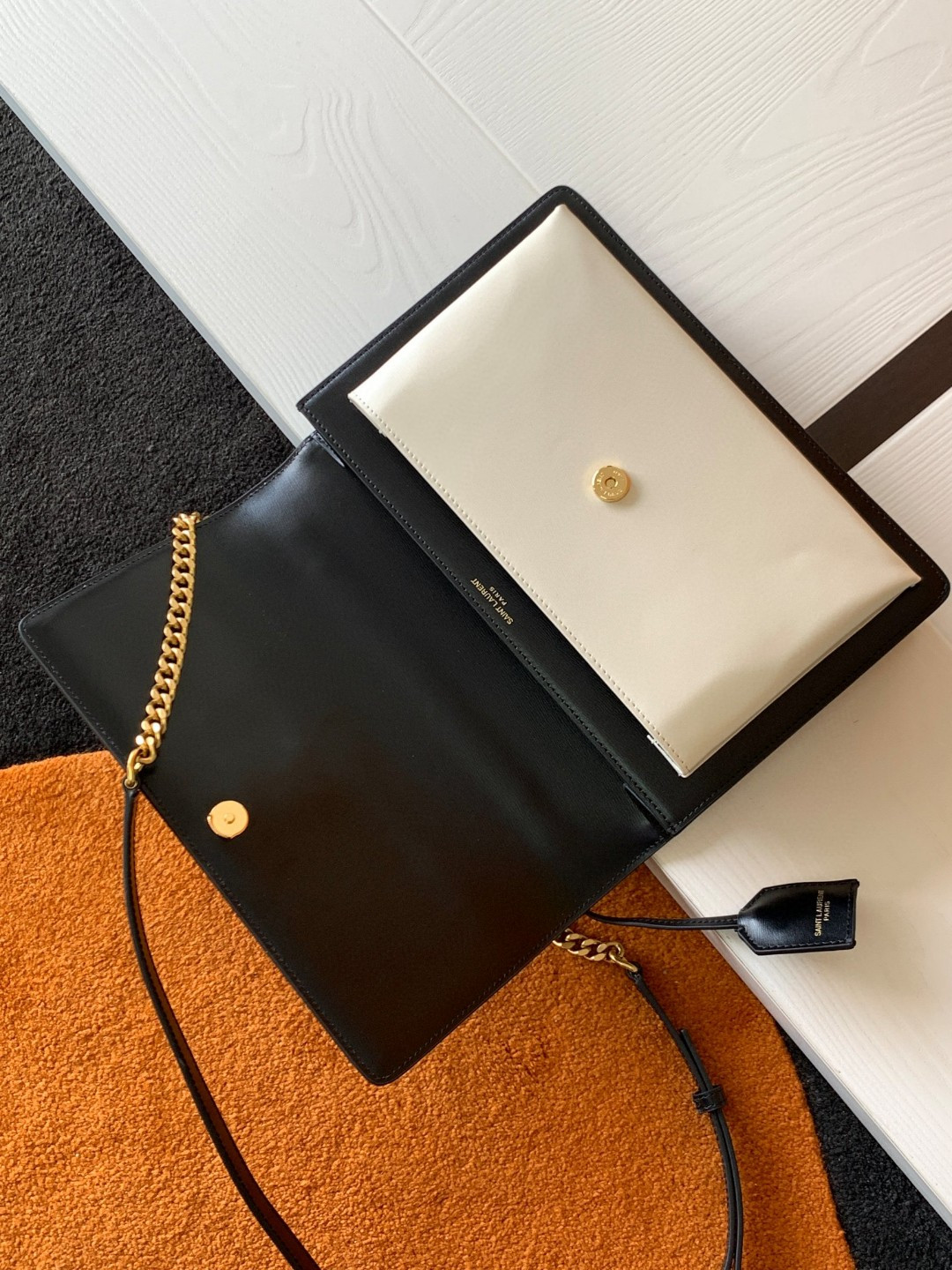 Y51 SUNSET LARGE IN SMOOTH LEATHER BLACK WHITE 10.6 X 7 X 3.1 INCHES