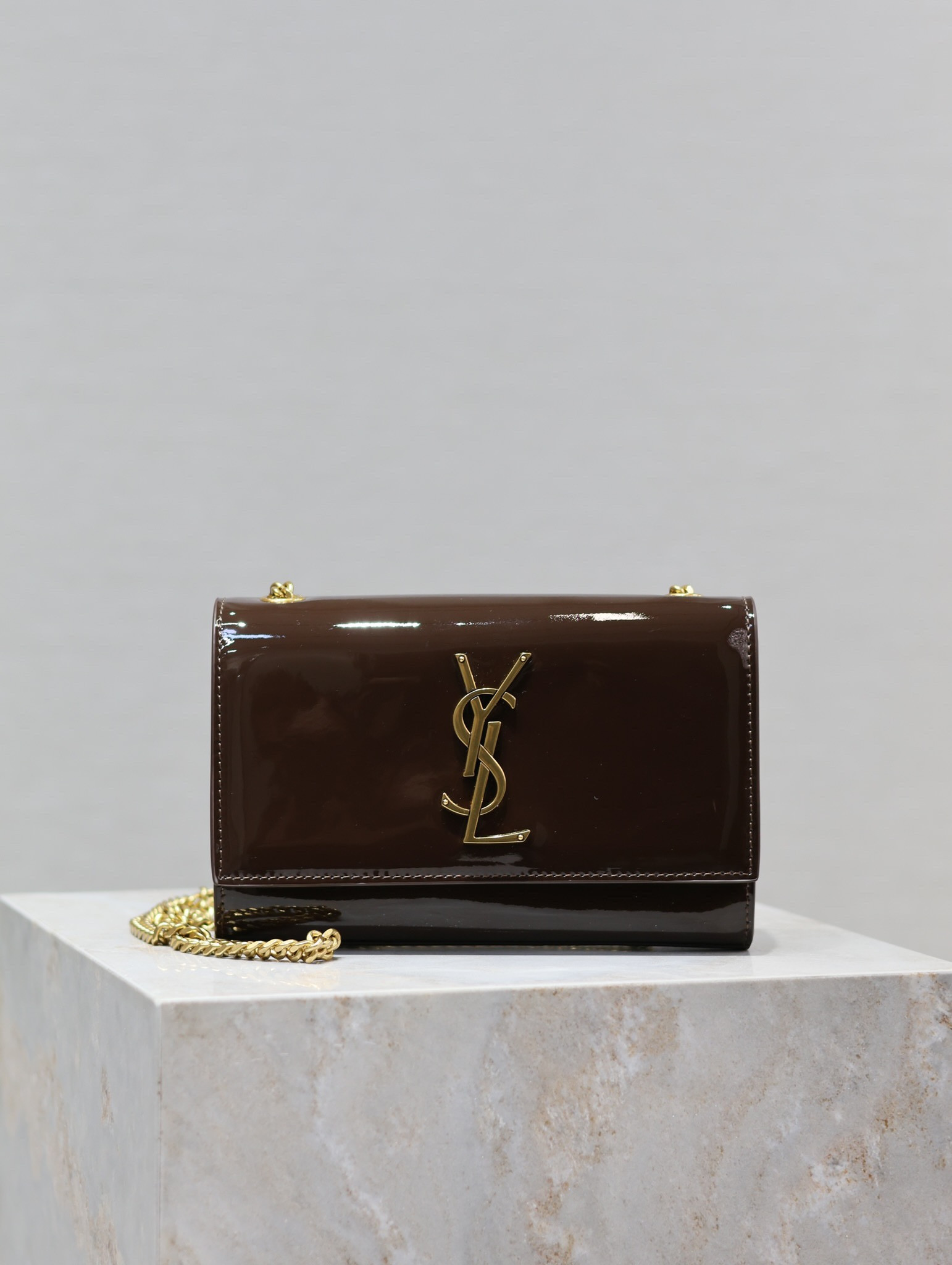 Y51 KATE SMALL IN SHINY LEATHER COFFEE 7.8 X 4.9 X 1.9 INCHES