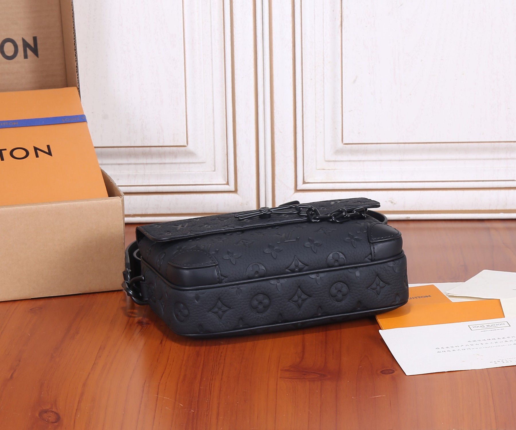 LV M23742 Steamer Messenger 24 x 17 x 5 CM