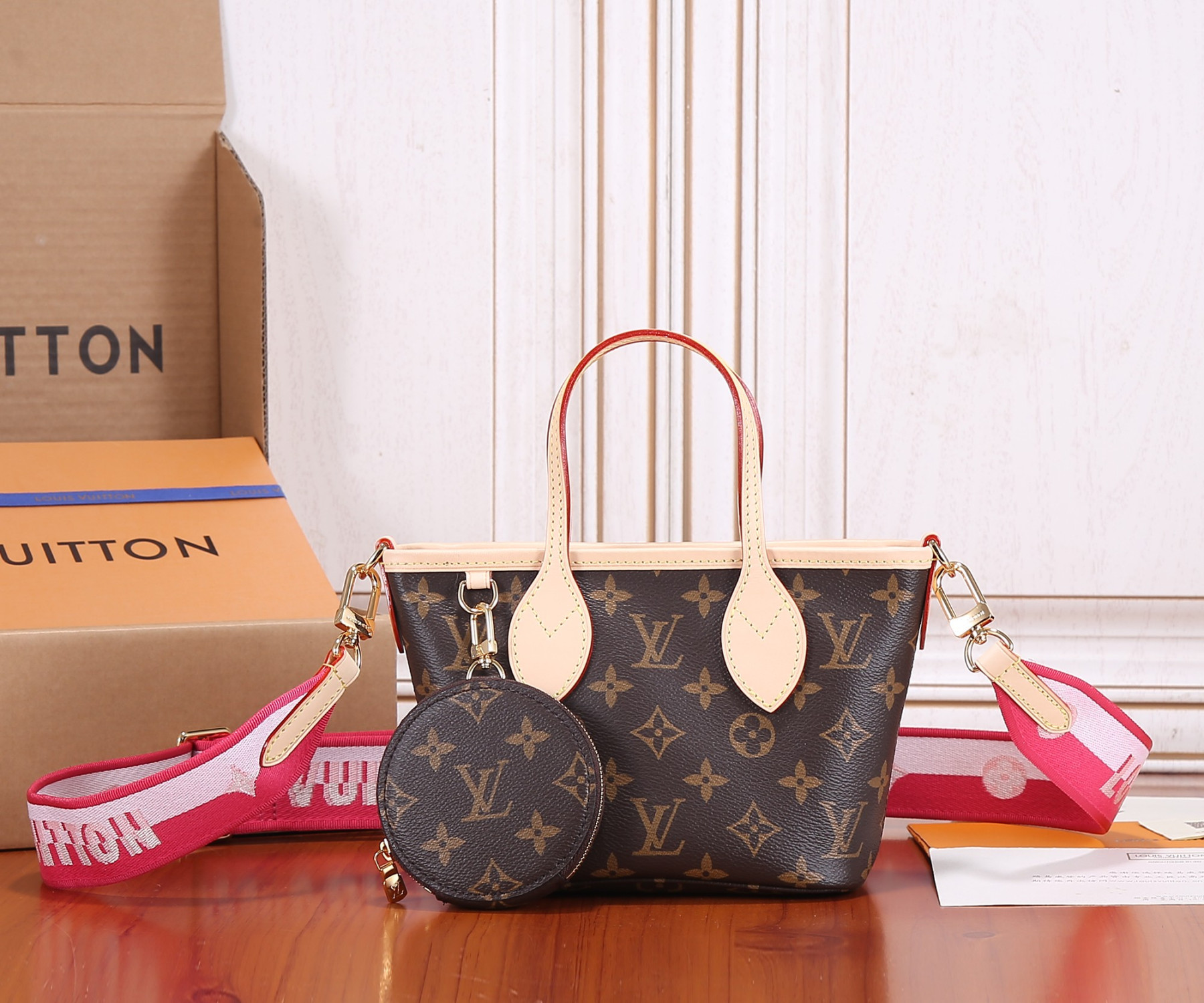 LV M46786 Neverfull BB 24 x 14 x 9 cm