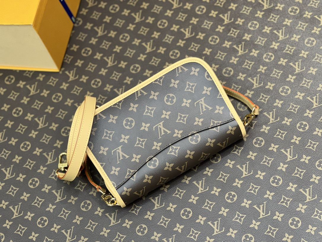 LV M45985 Diane 9.4 x 5.9 x 3.5 inches